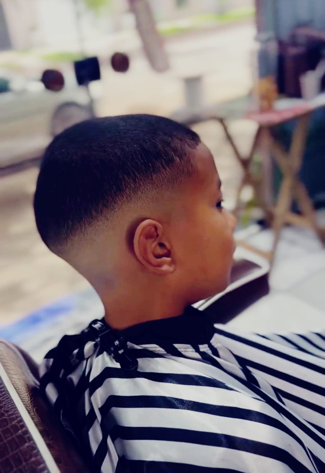 Corte cacheado com degradê feito por Felipe Barbosa